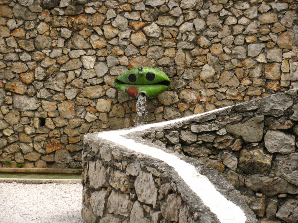 Miróva žaba u vrtu Fundacije Maeght 