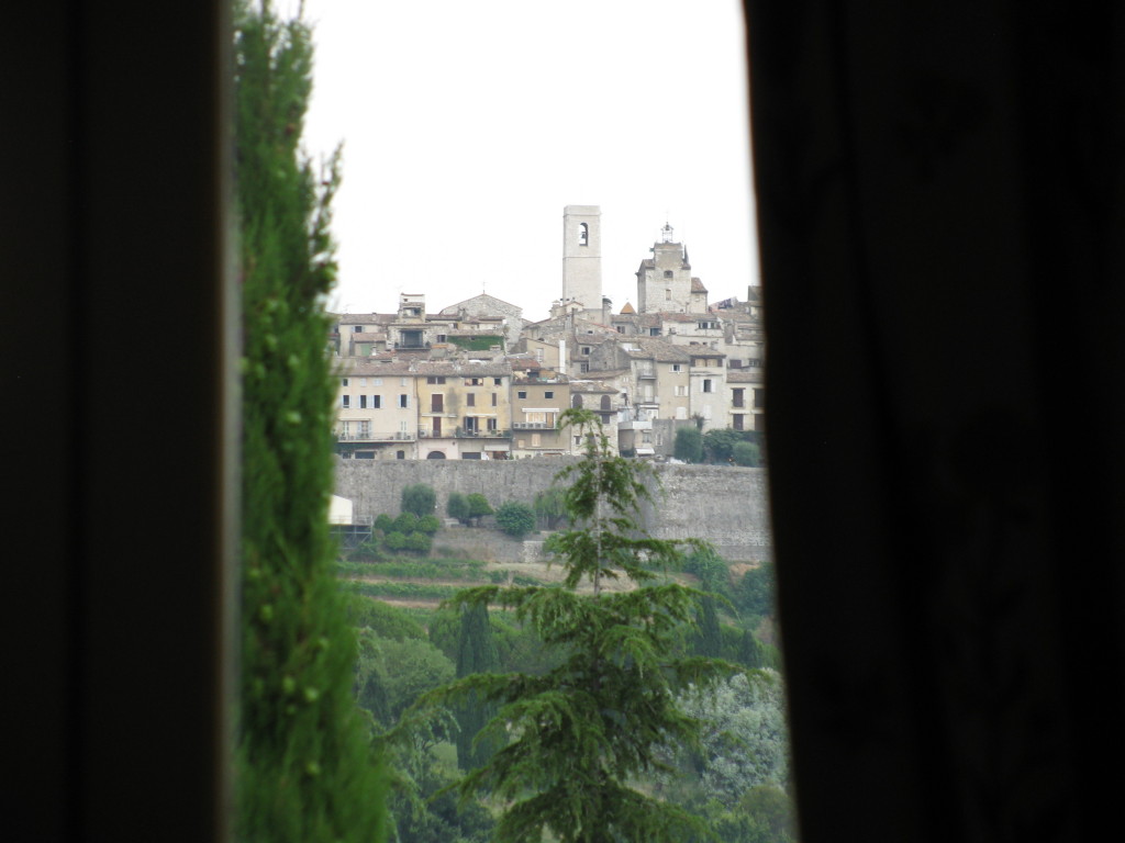 Pogled na Saint Paul de Vence s našeg prozora