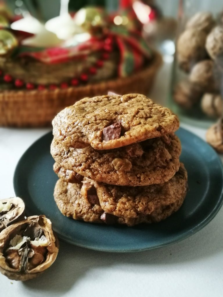 Chocolate chip cookies_stacked_cp